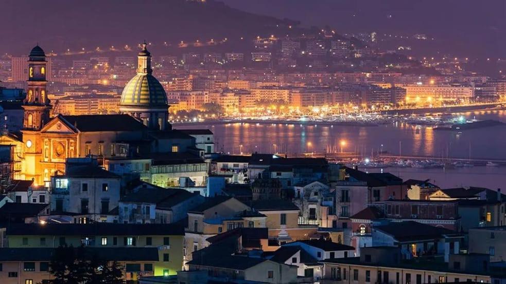 Nuova Luna ساليرنو المظهر الخارجي الصورة